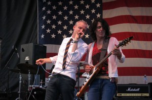Stars & Stripes: The band performing on their US Whiskey tour (Photo: www.spindoctors.com)