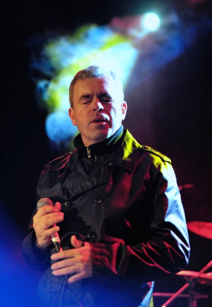 On Stage: Dave Hemingway in action with The South 