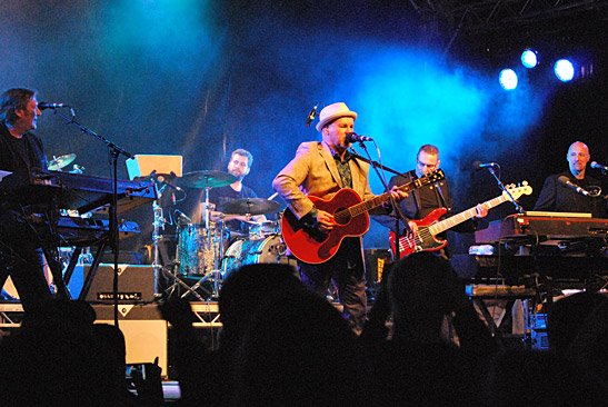 Live Presence: From the left - Paul Copley, Jack Carrack, Paul Carrack,  Jeremy Meek, Steve Beighton 