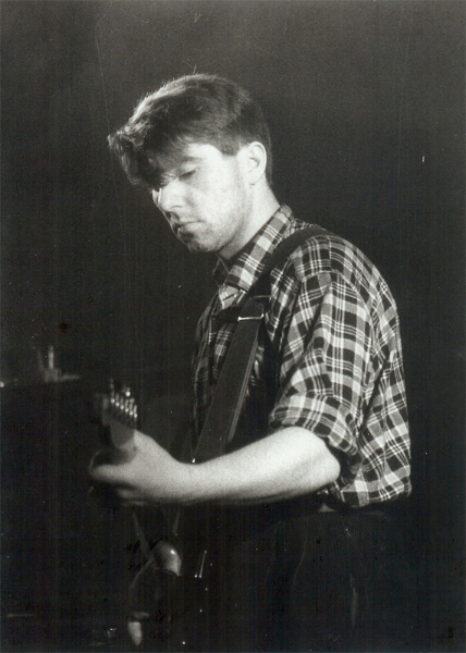 Guitar Icon: Will Sergeant  in early live action with The Bunnymen