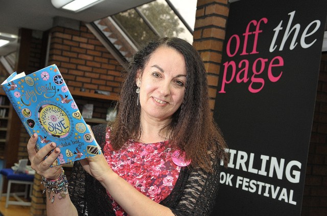 Library Love: Cathy at Bannockburn Library (Photo: Stirling Council Libraries and Archives via https://www.flickr.com)
