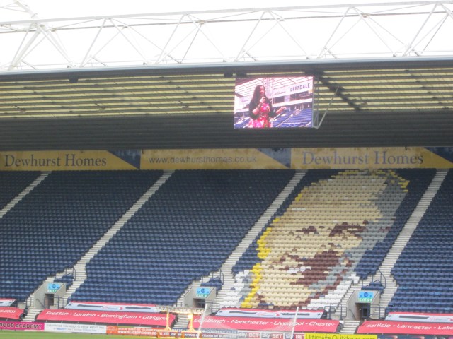 In Wonderland: Cathy Cassidy addresses the 5,000, as seen on the big screen (Photo: Malcolm Wyatt)