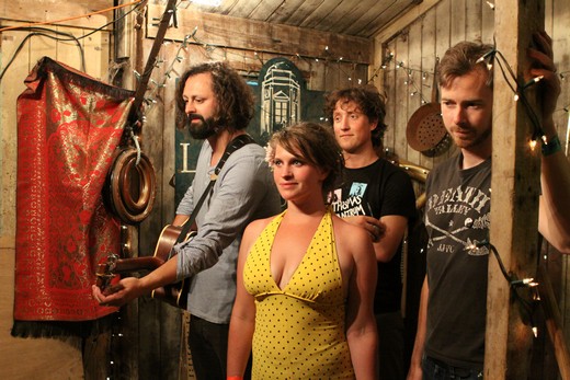 Billet Quartet: Steeny, Polly, Ben and Dan during a Songs from the Shed session in North Somerset (Photo: http://www.songsfromtheshed.com/)