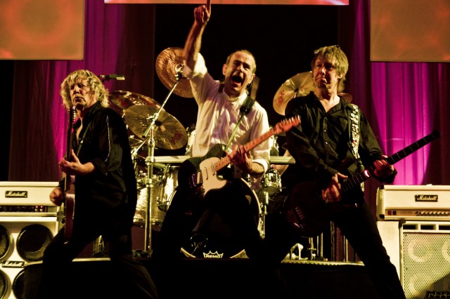 Thirsty Work: Status Quo in live action 