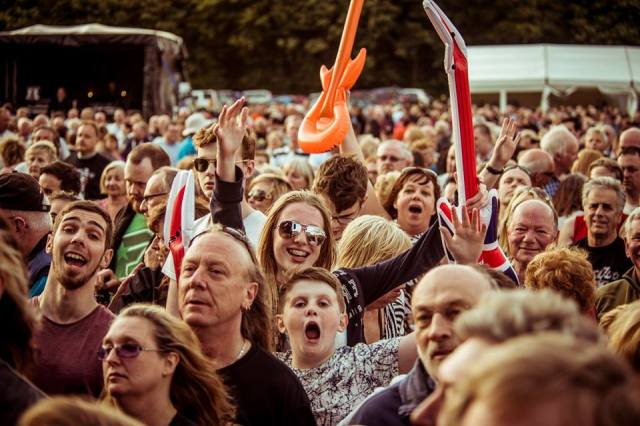 Hoghton High: The crowd warming to the Quo (Photo: Symphony at the Tower/Bradley Hamer Photographic)