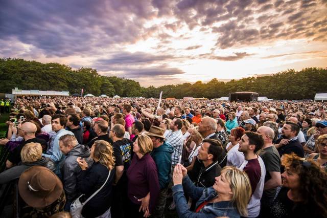 Quo Time: The Symphony at the Tower crowd get ready to rock (Photo: Symphony at the Tower/Bradley Hamer Photographic) 
