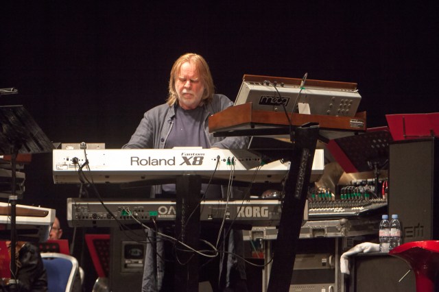 Keyboard King: Rick Wakeman lets loose (Photo: Lee Wilkinson /(http://www.lwmultimedia.co.uk/LWMultimedia.html) 