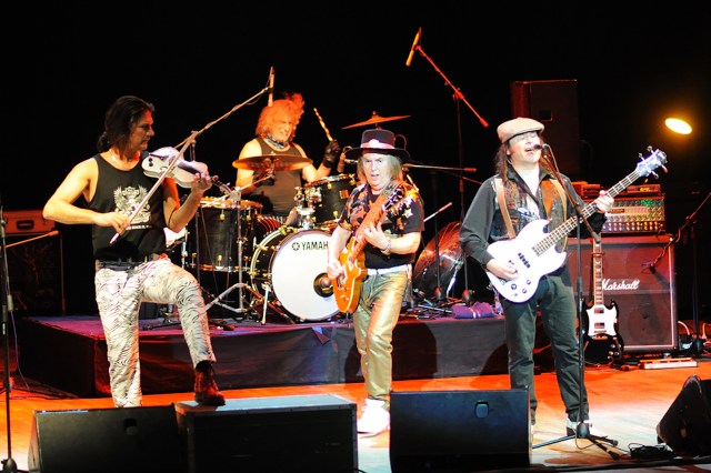 Alive Presence: Slade, 2015 style, live in Ekaterinburg, Russia