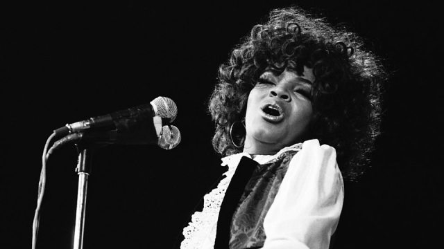 Live Presence: P.P. Arnold gives it some