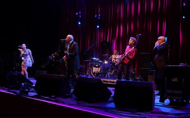 Blues Masters: Nine Below Zero in live action, with (from the left), Charlie Austen, Dennis Greaves, Ben Willis and Mark Feltham out front, and Mickey Burkey leading from the back (so to speak).