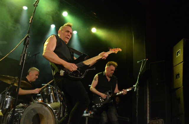 Lining Up: The Membranes in live action, with John Robb flanked by drummer Rob Haynes and guitarist Pete Byrchmore (Photo: Phil Newall) 